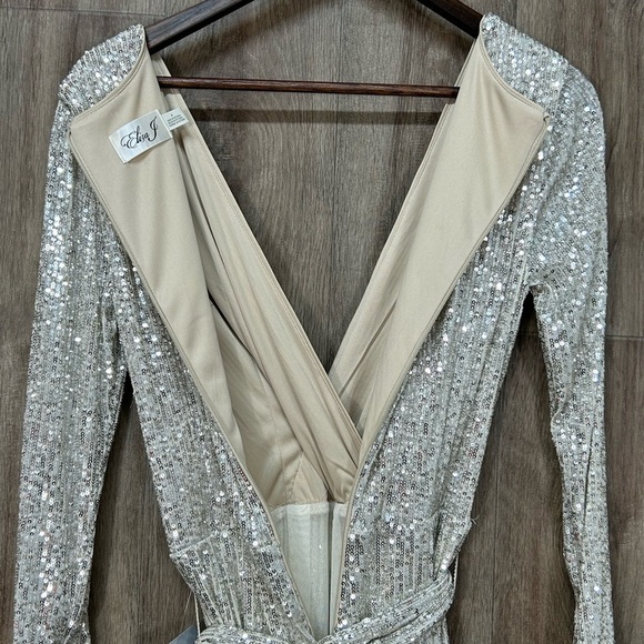 NEW Eliza J Women's Long Sleeve V Neck Evening Jumpsuit Silver Sequin - Picture 12 of 13